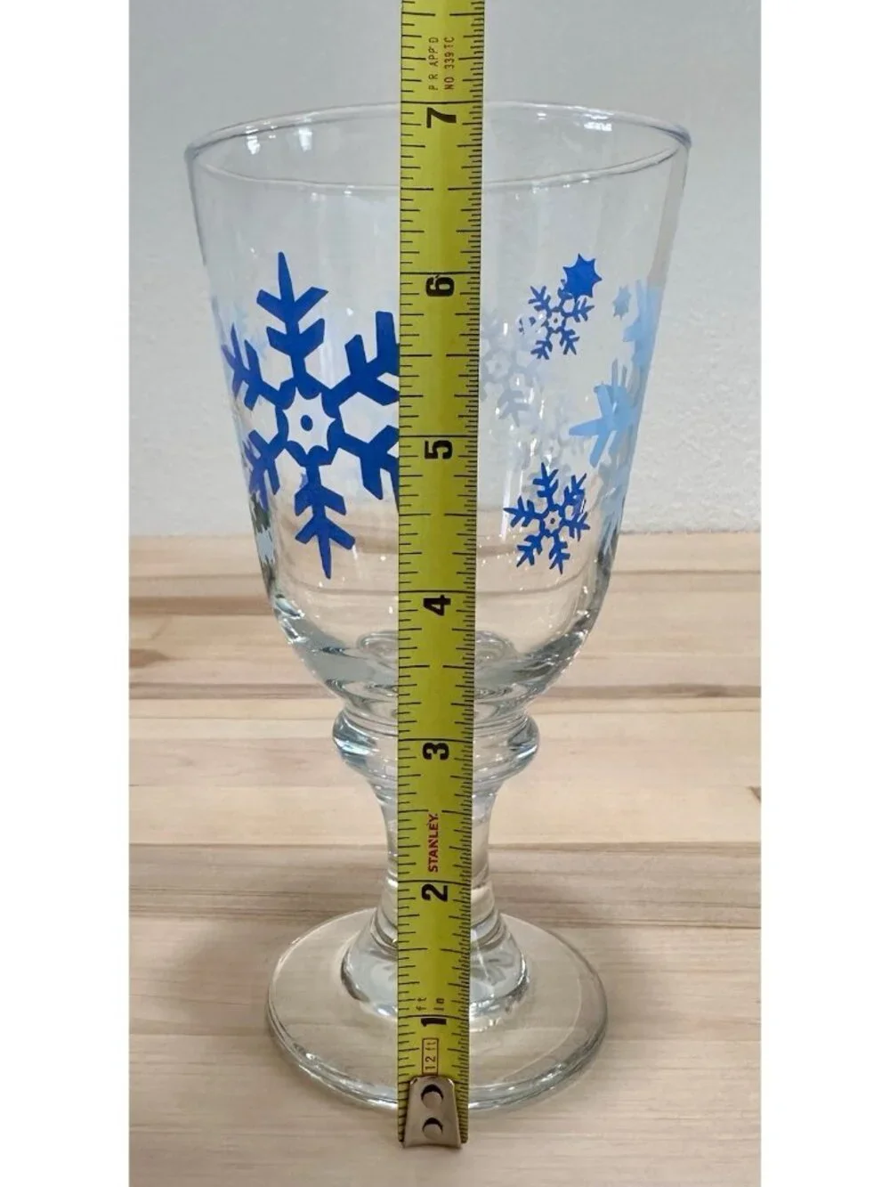 Set Of 6 Libbey V Shaped Water Tea Wine Goblets with Snowflake Christmas Design